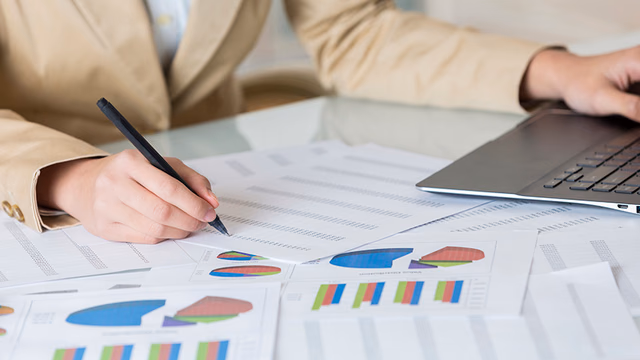 How to Tell a Compelling Story with Web Data