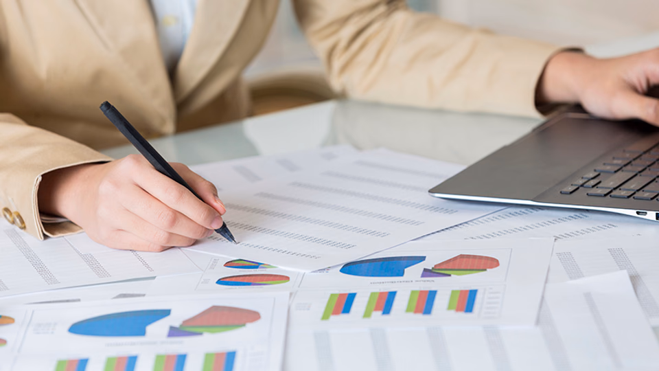 How to Tell a Compelling Story with Web Data