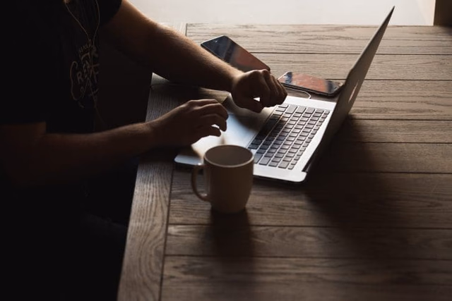 There’s still work to be done! Want to stand out from your competition and make another positive impression? Or howbout set yourself up for another great job if this one doesn’t pan out? Check out the tips below for 5 things you should do after every job interview.