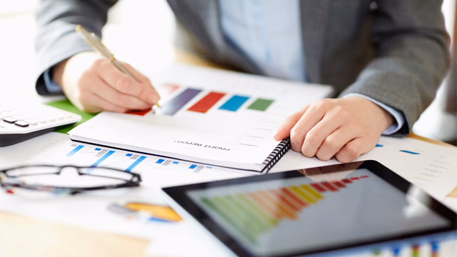 digital marketing using charts and graphs