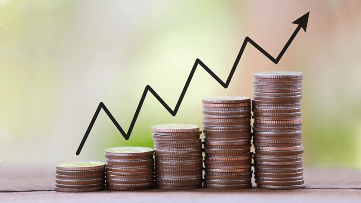 salary increasing shown through growing stacks of money