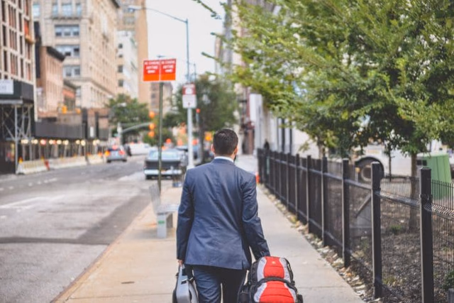 Quitting a job is usually awkward and filled with uncomfortable moments and grey areas. We want to help you navigate how to quit a job the best way possible because, even if you haven't had to already, quitting a job is probably something you’ll have to do at some point in your life.
