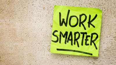 post-it that reads work smarter