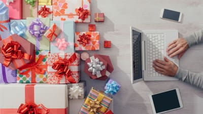 How to Pitch for the Holidays