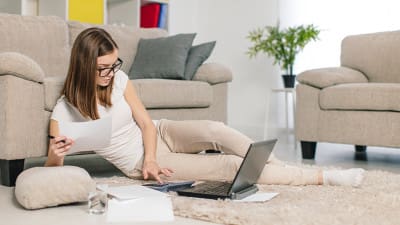 Freelancer organizing her books