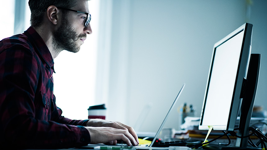 What does a journalist do