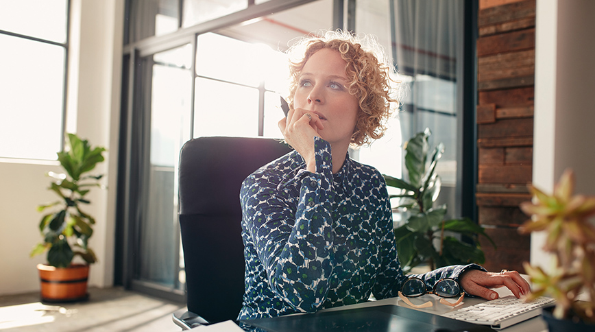 What does an editor do