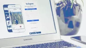 laptop instagram