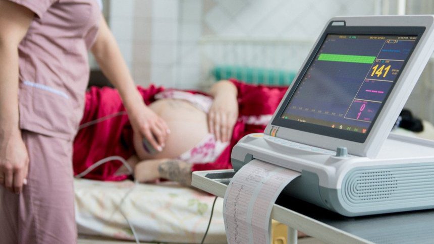 California is the #1 state with the fewest people living in maternal health care deserts