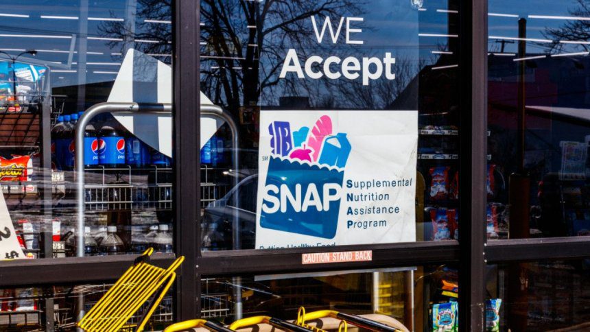 13.9 percent of households in California receive food stamps