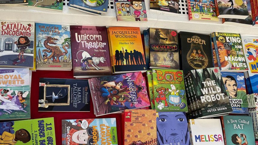 This elementary school banned screens in the middle of the year. Will it solve their reading crisis?